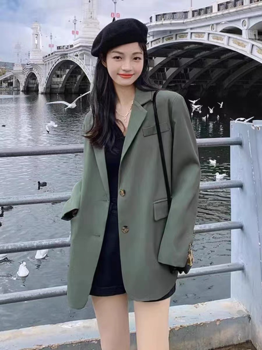 高级感绿色西装外套女春秋2023年新款小个子宽松休闲西服上衣